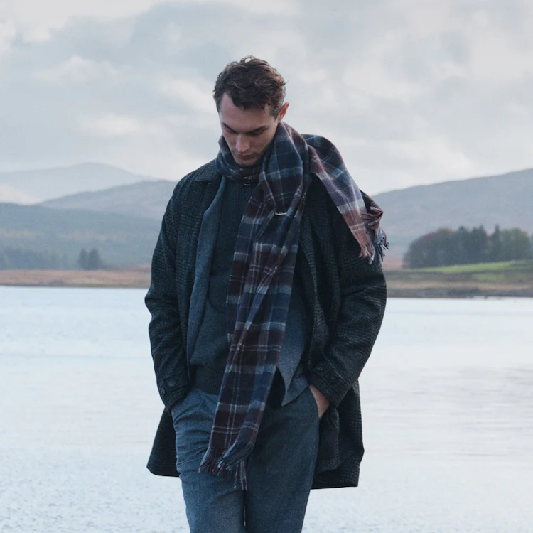 Barbour Dramside Reversible Scarf - Midnight Oak Tartan - Image 5