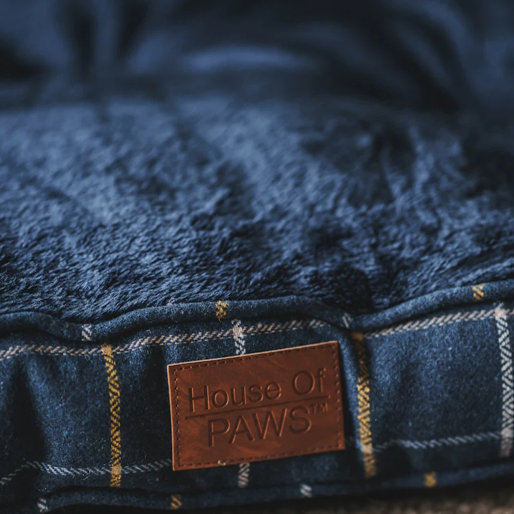 House of Paws Tweed Boxed Dog Duvet - Navy Check - Image 6